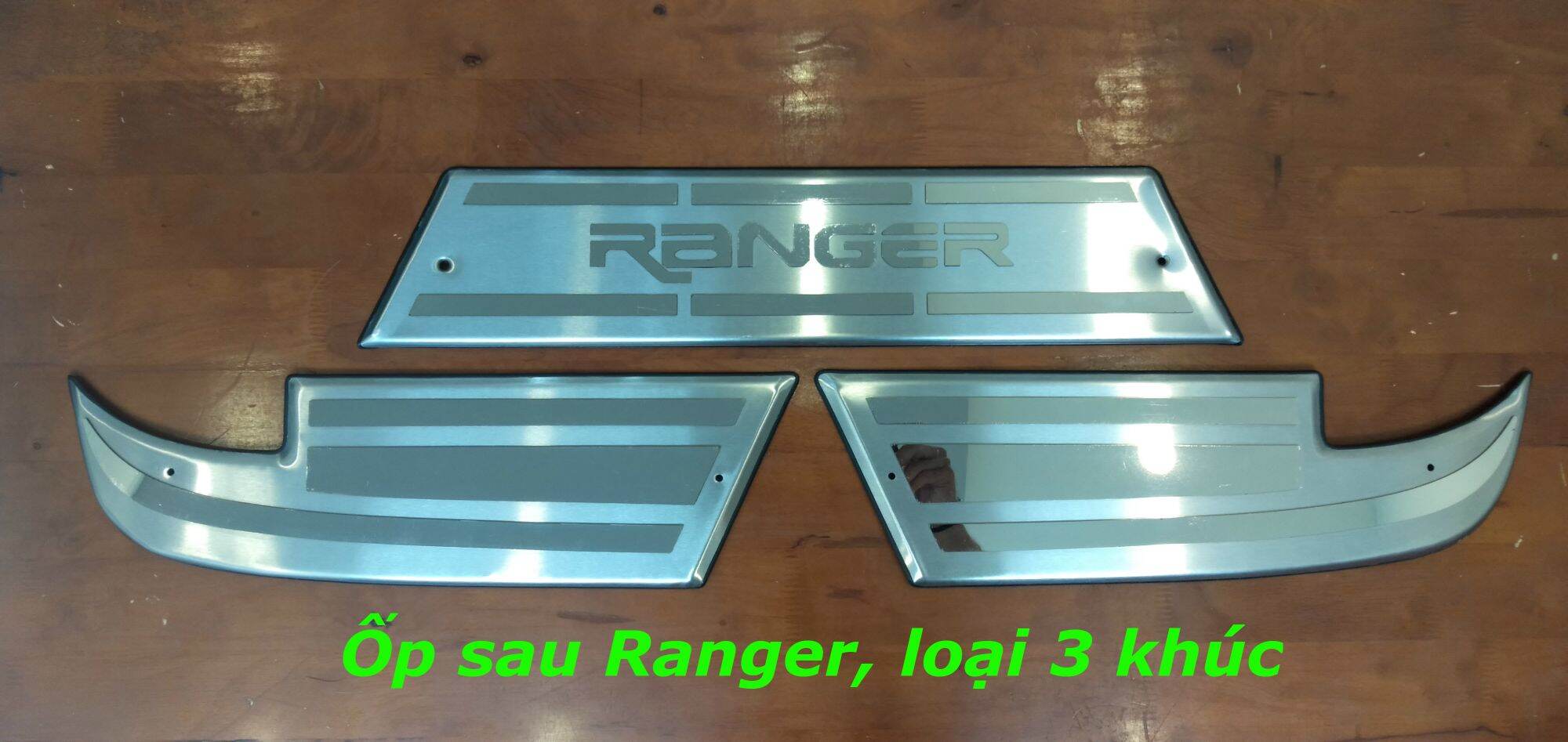 Ốp trang trí - chống trầy cản sau FORD Ranger 2013