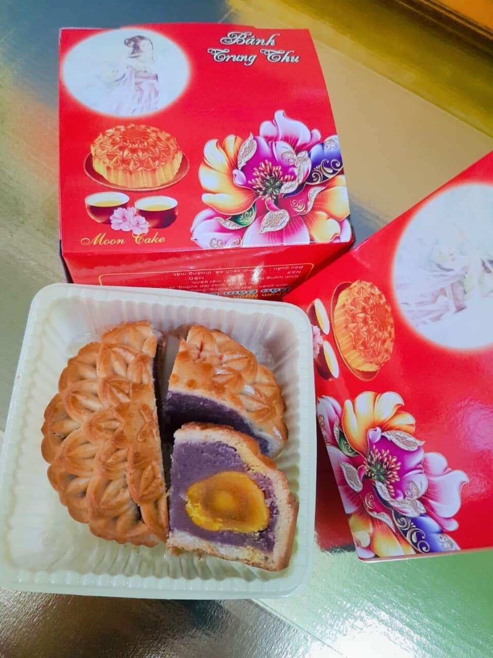 Bánh trung thu Tân Xuân Nhân Khoai Môn Trứng Muối