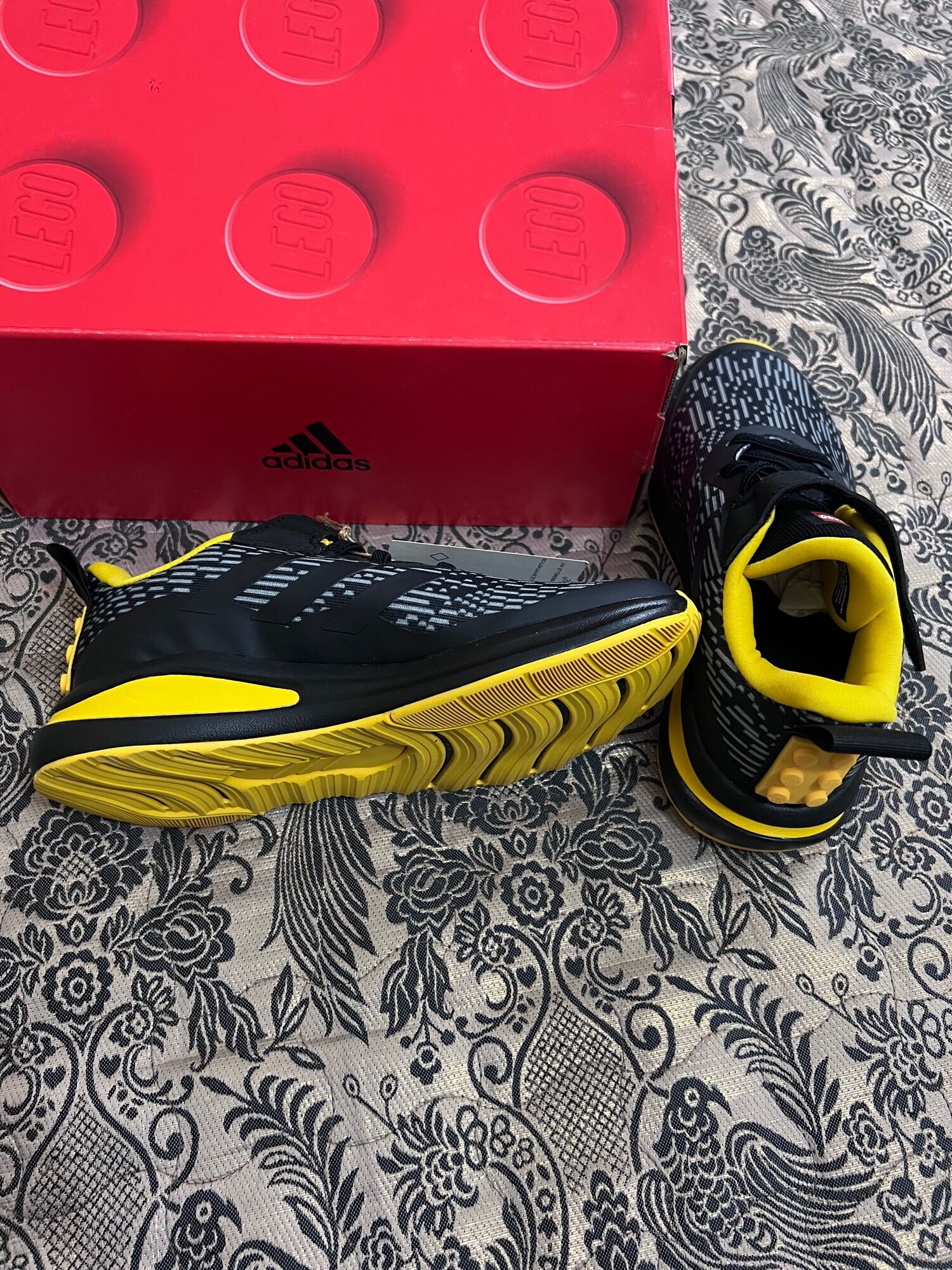 Giày Adidas trẻ em LEGO 💯