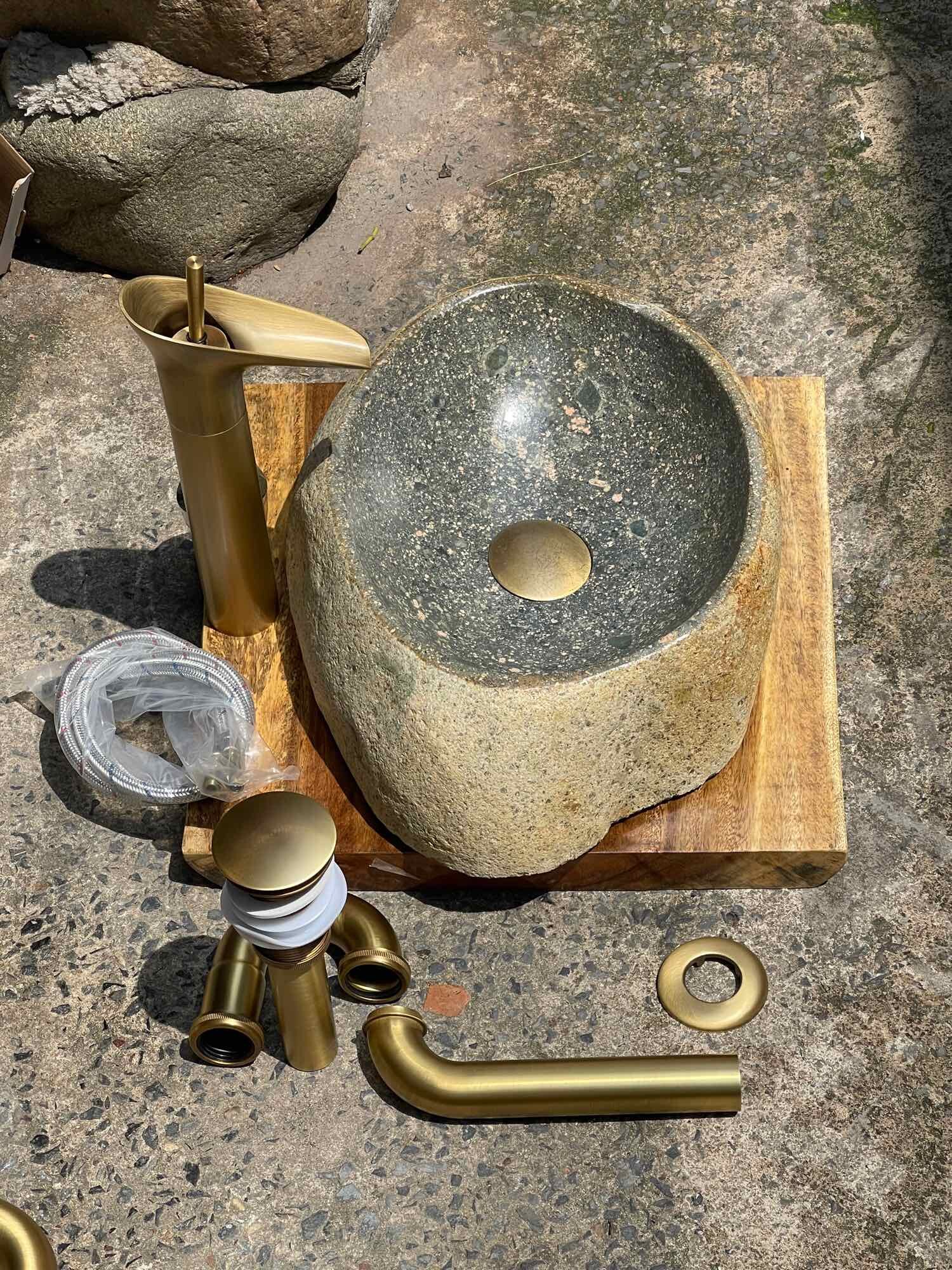 Bộ lavabo đá cuội ( Gồm : Chậu + vòi thác + xã)