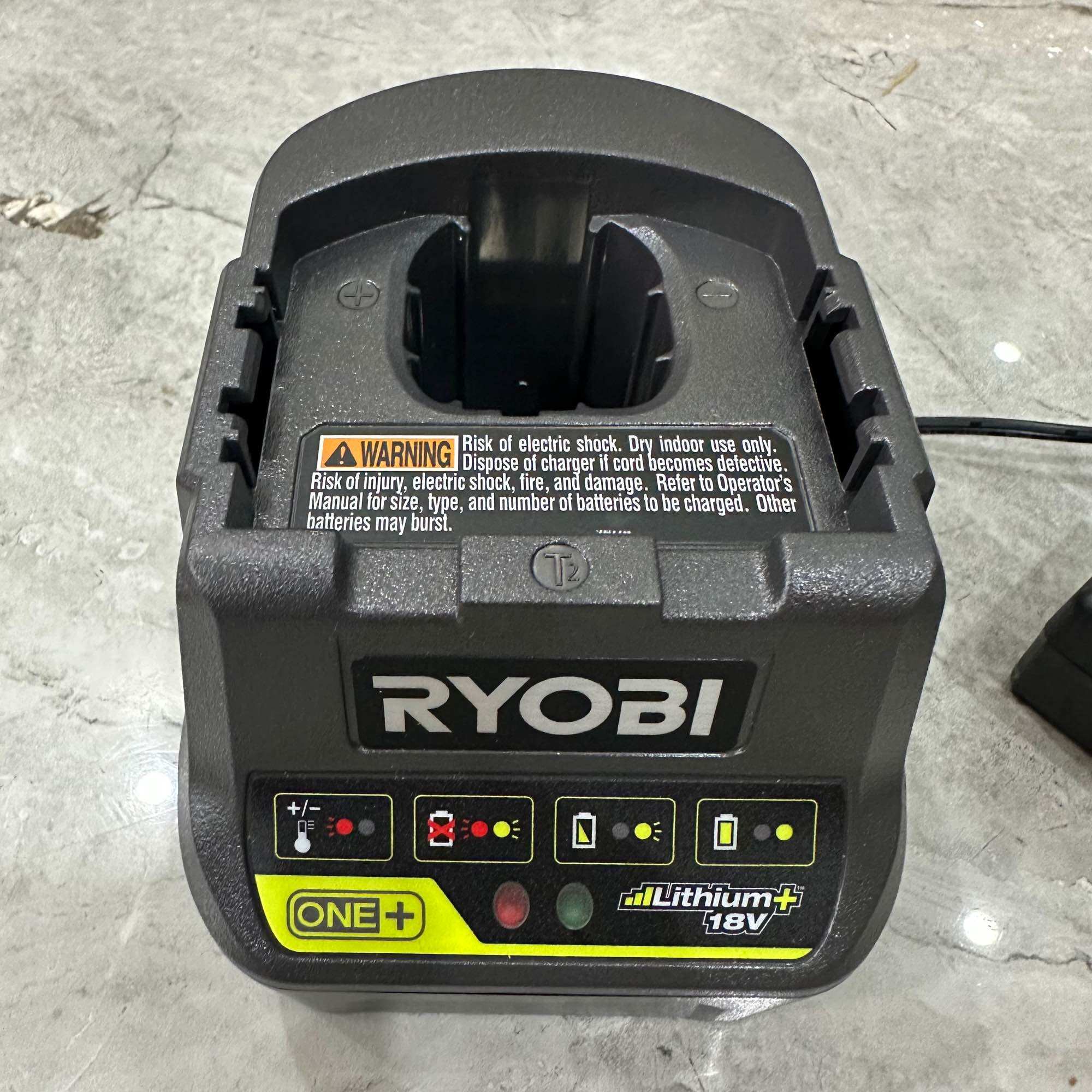 Sạc Ryobi 18V 220V