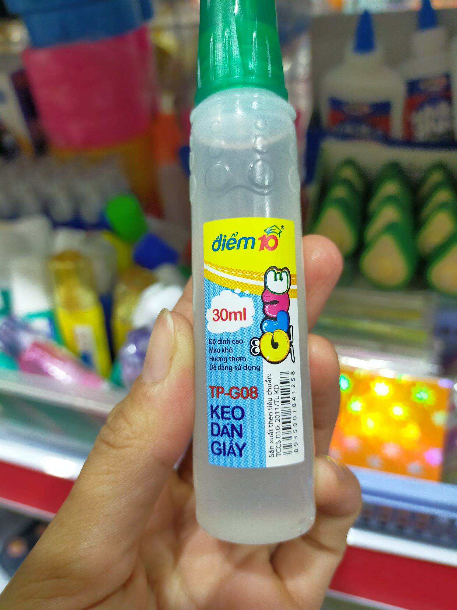 Hồ nước dán giấy