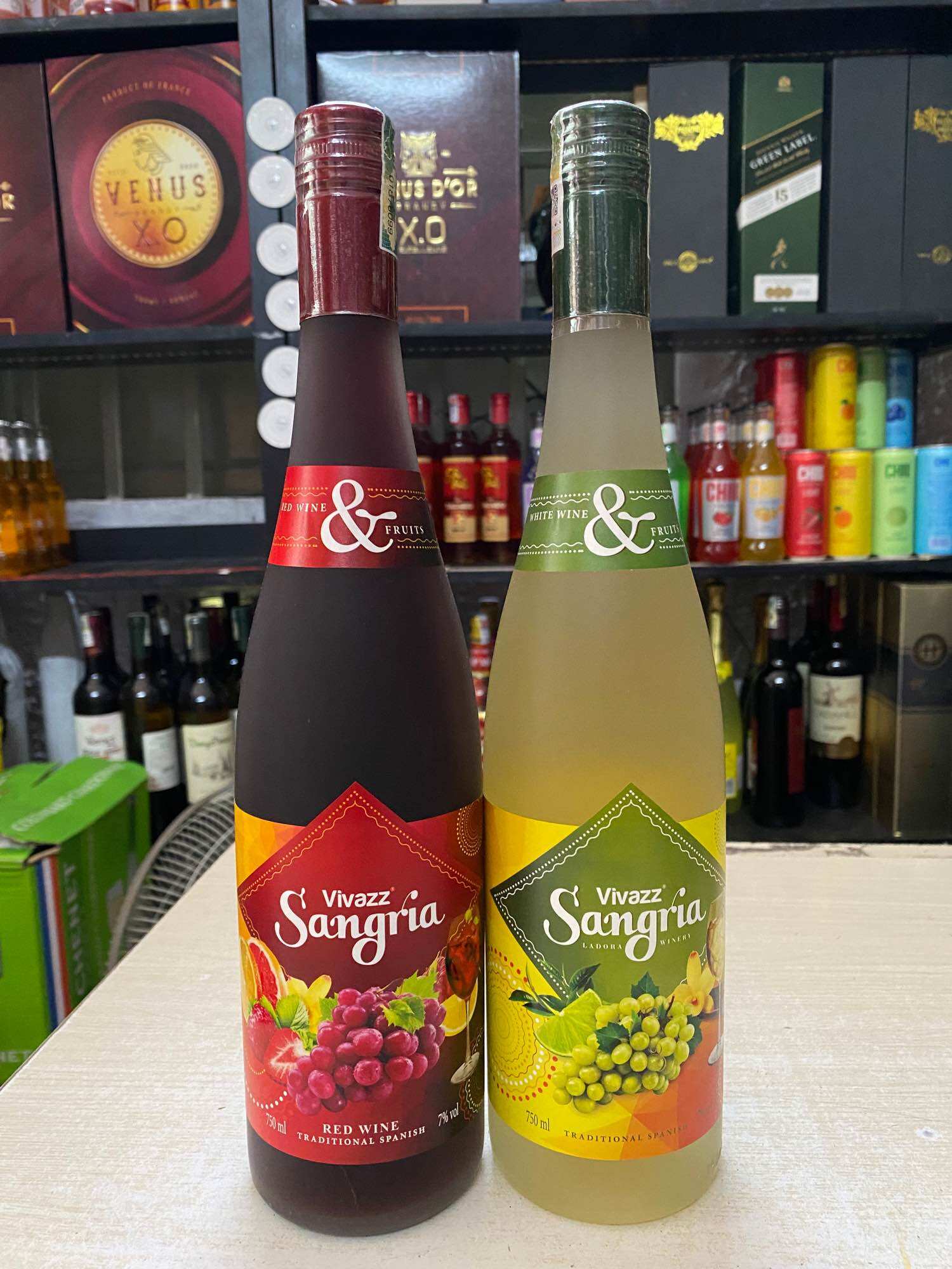 Combo 2 chai nước trái cây vivazz sangria 7% 750ml: nho tím +nho xanh