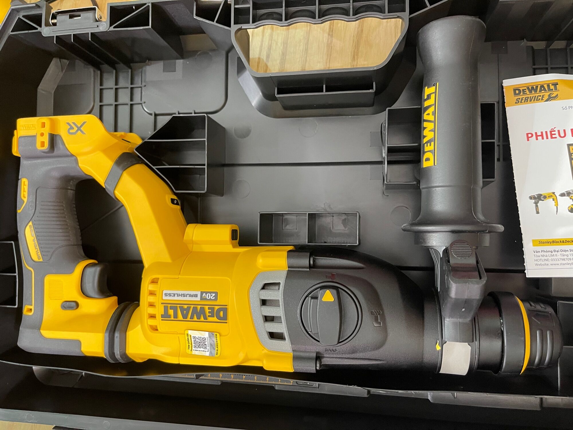 Bê tông dewalt DCH263