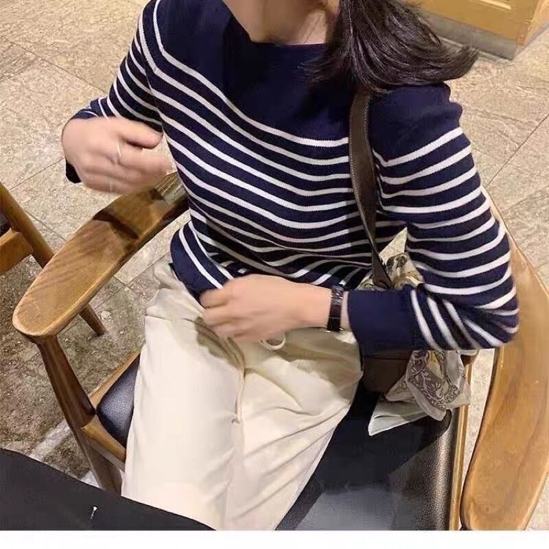 Áo len dài tay kẻ ngang nữ tính