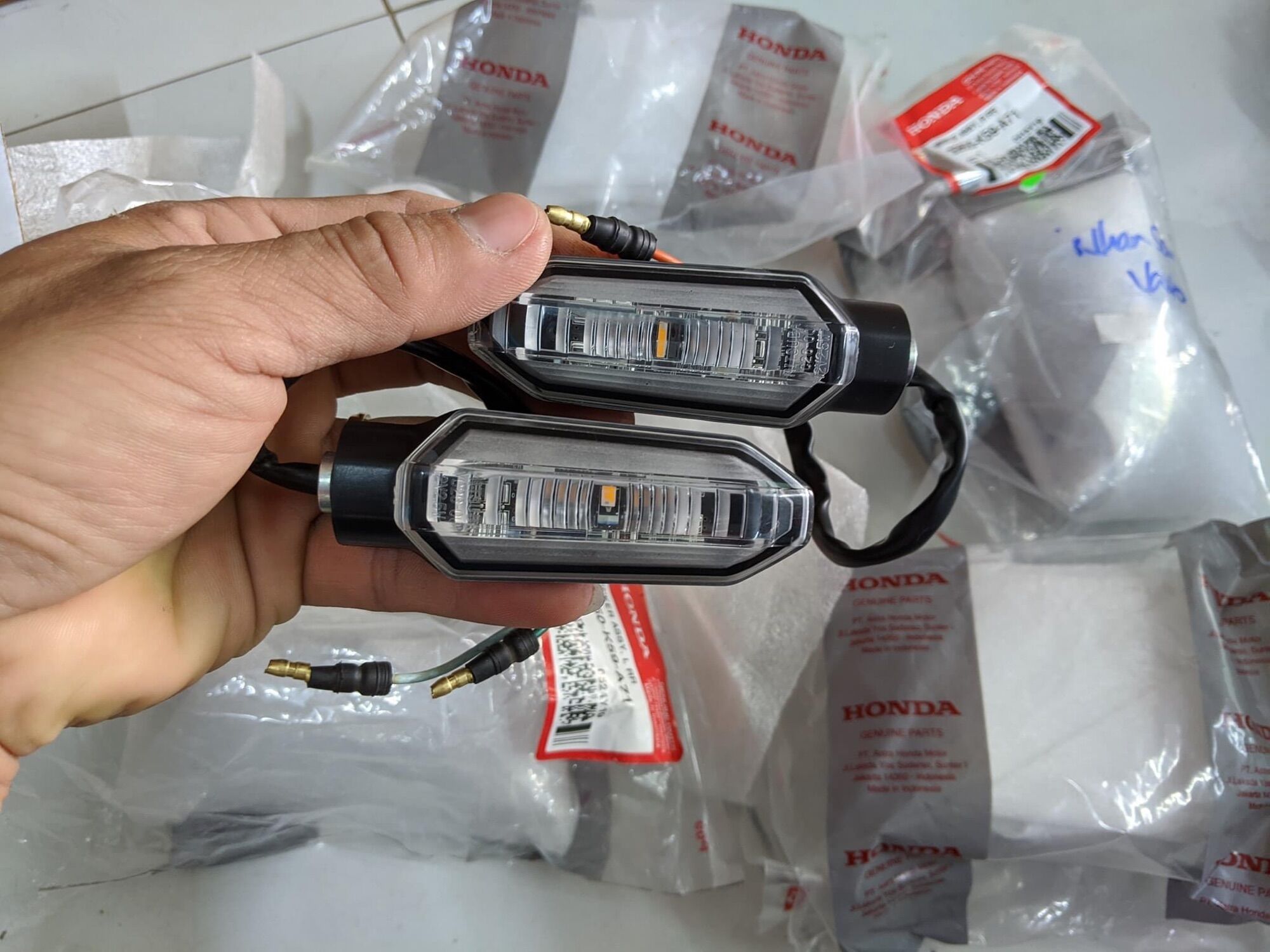 Cặp đèn xi nhan LED Vario click chính hãng Indo " gắn các loại xe "