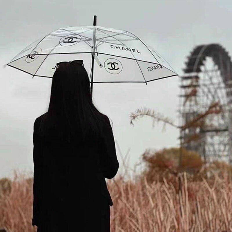 Ô trong suốt cán dài chanel hót 2022