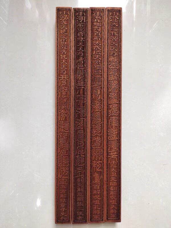 Tam Kiện Thần Xích