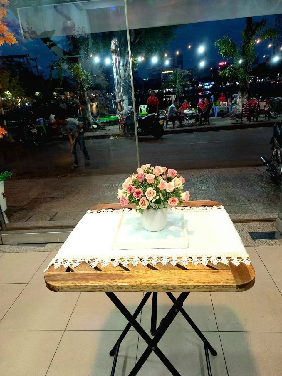 Chậu hoa để bàn để kệ ạ