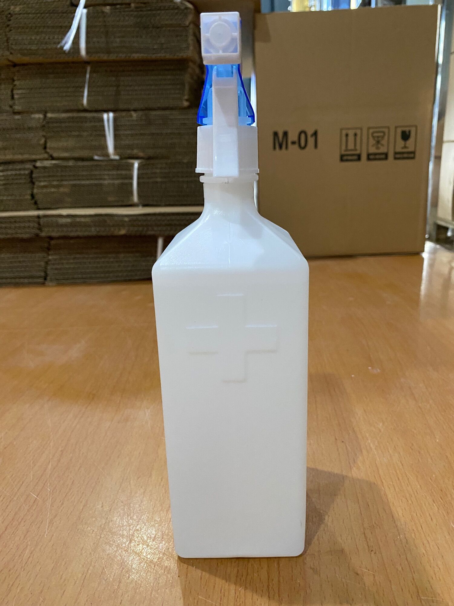Cồn sát khuẩn , chai vuông có vòi xịt 70,cồn y tế.