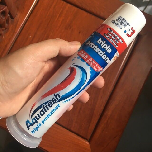 Kem đánh răng Aquafresh làm trắng sáng răng sạch mảng bám thơm miệng