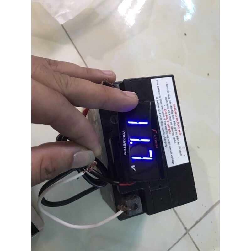 Đồng hồ đo vôn bình xe máy