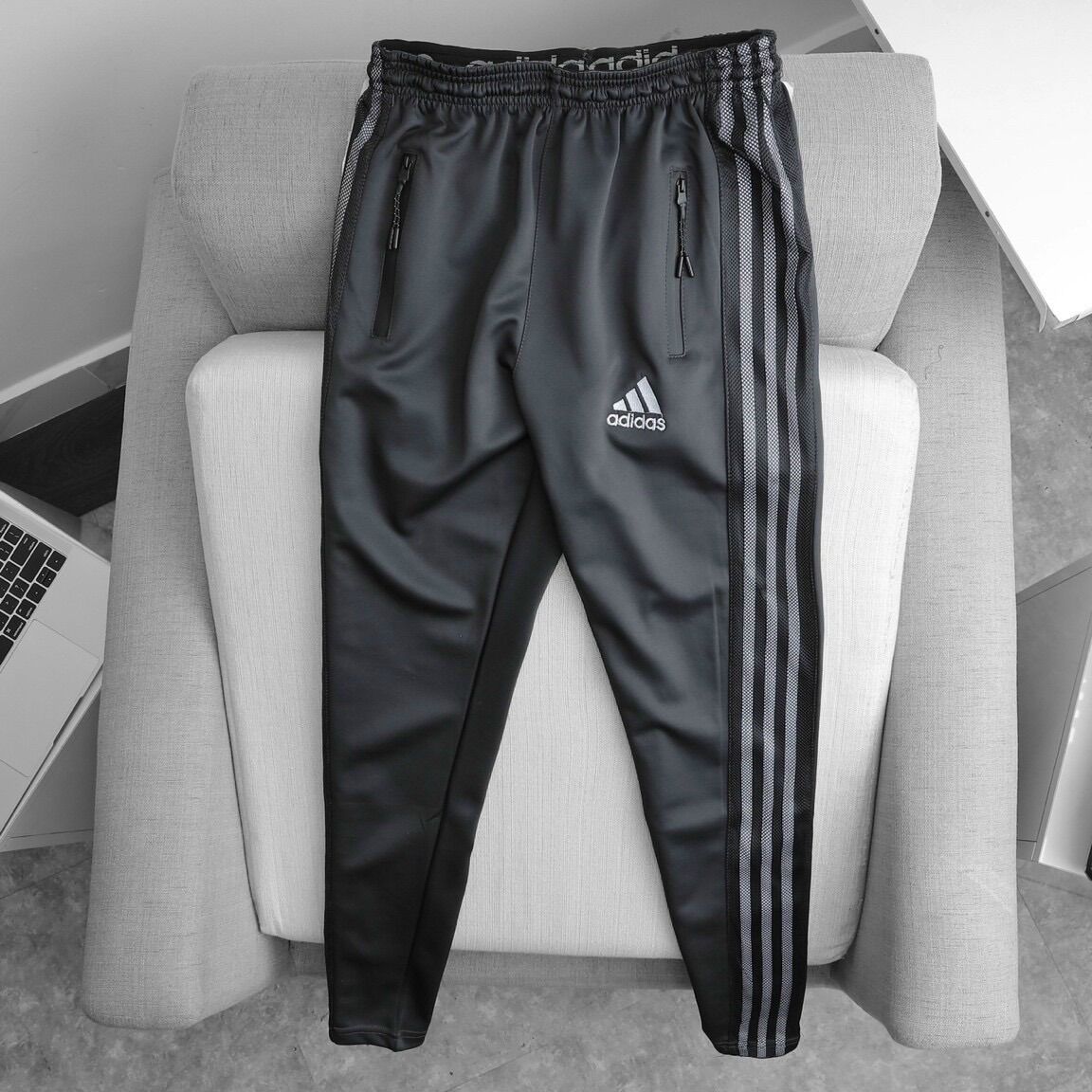 Quần Jogger Adidas chất Polyester dày dặn chất đẹp chuẩn VNXK