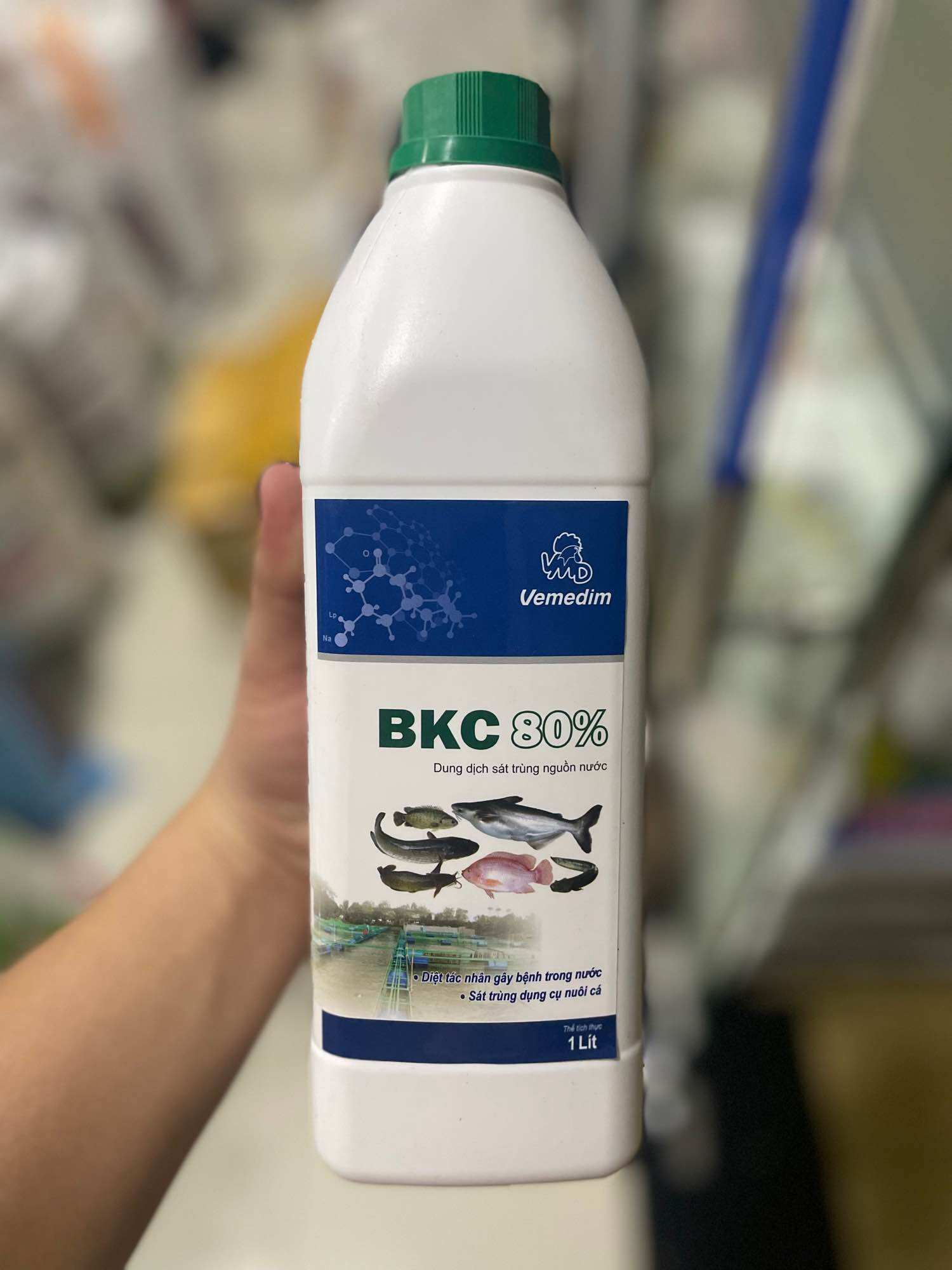 BKC 80% VMD chai 1 lít sát trùng nước nuôi cá, tôm, diệt vi khuẩn, nguyên sinh vật gây hại cho cá.