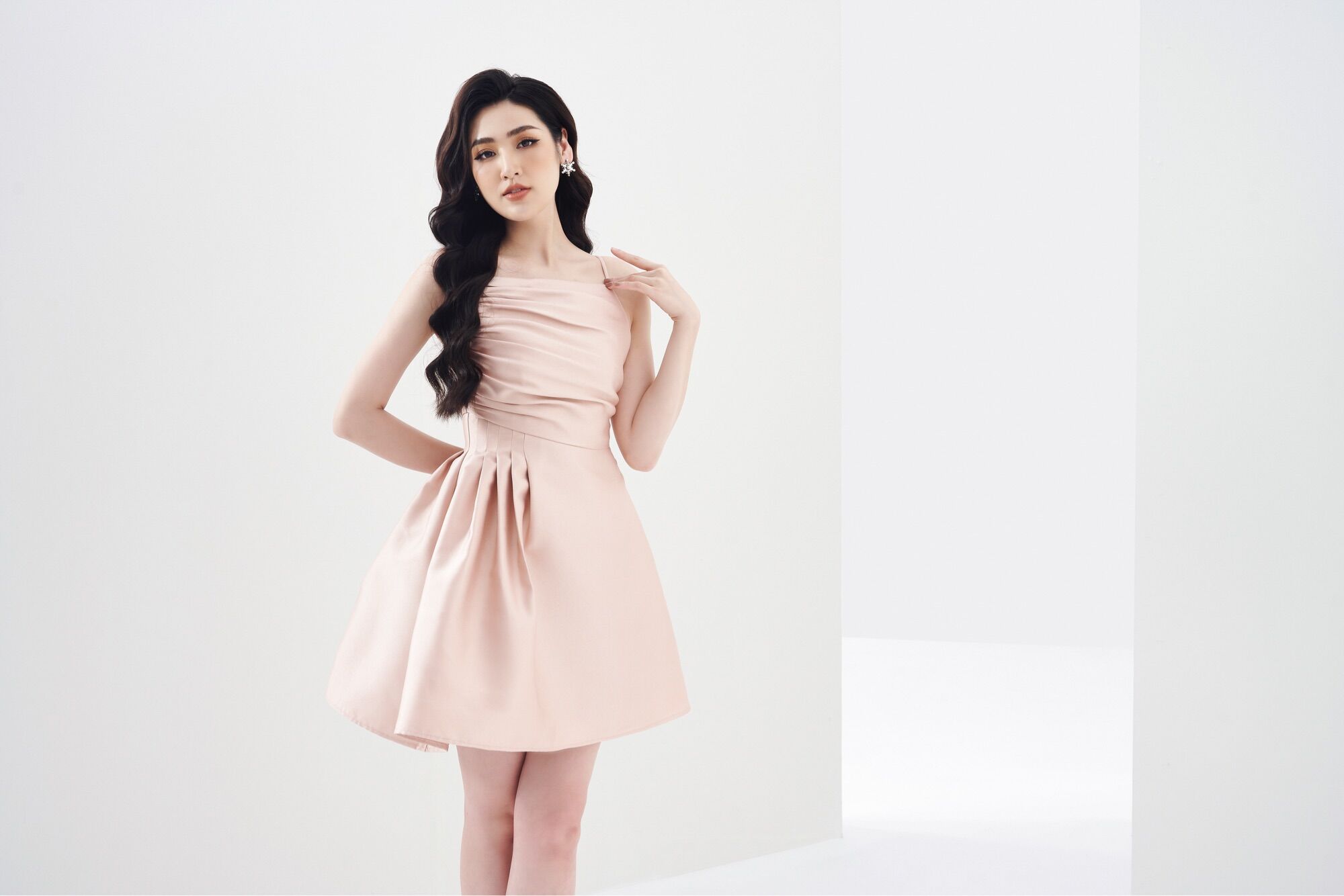 LARMES - Đầm hồng Gemini hai dây xếp ngực chéo