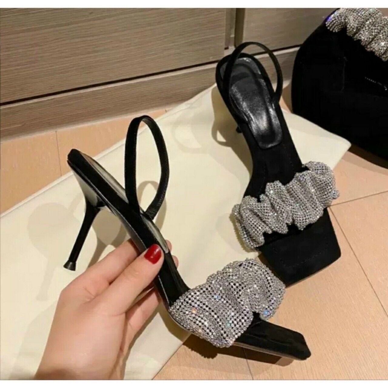 Sandal kim tuyến gót 9p hot hit (Mã a1)