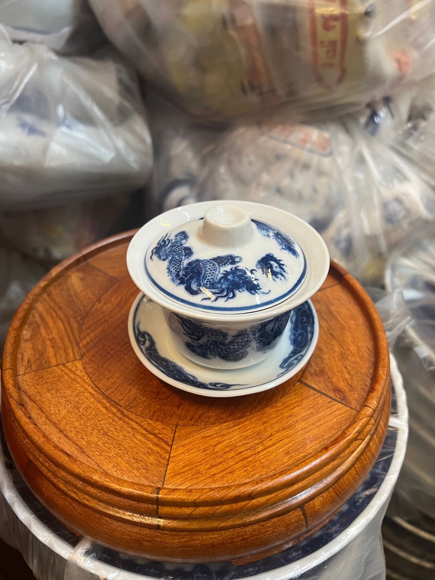 Bát sâm, chén nước thờ men lam