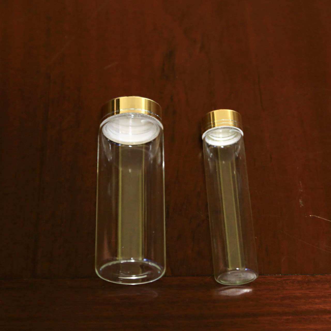 Lọ thuỷ tinh nắp vàng 4.7x12cm đựng trầm