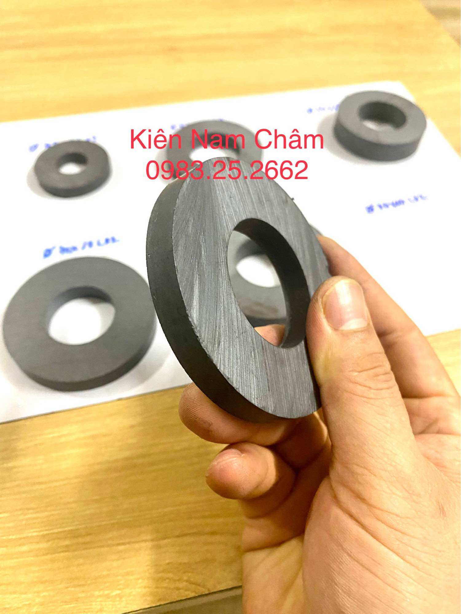Nam châm vĩnh cửu có lỗ nhiều kích thước