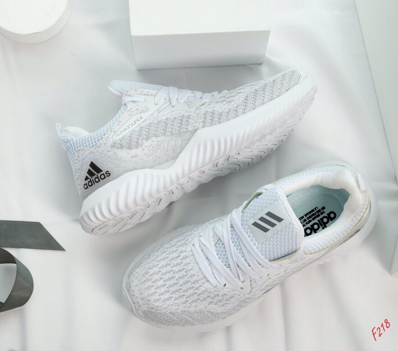Giầy Alphabounce xám trắng couple