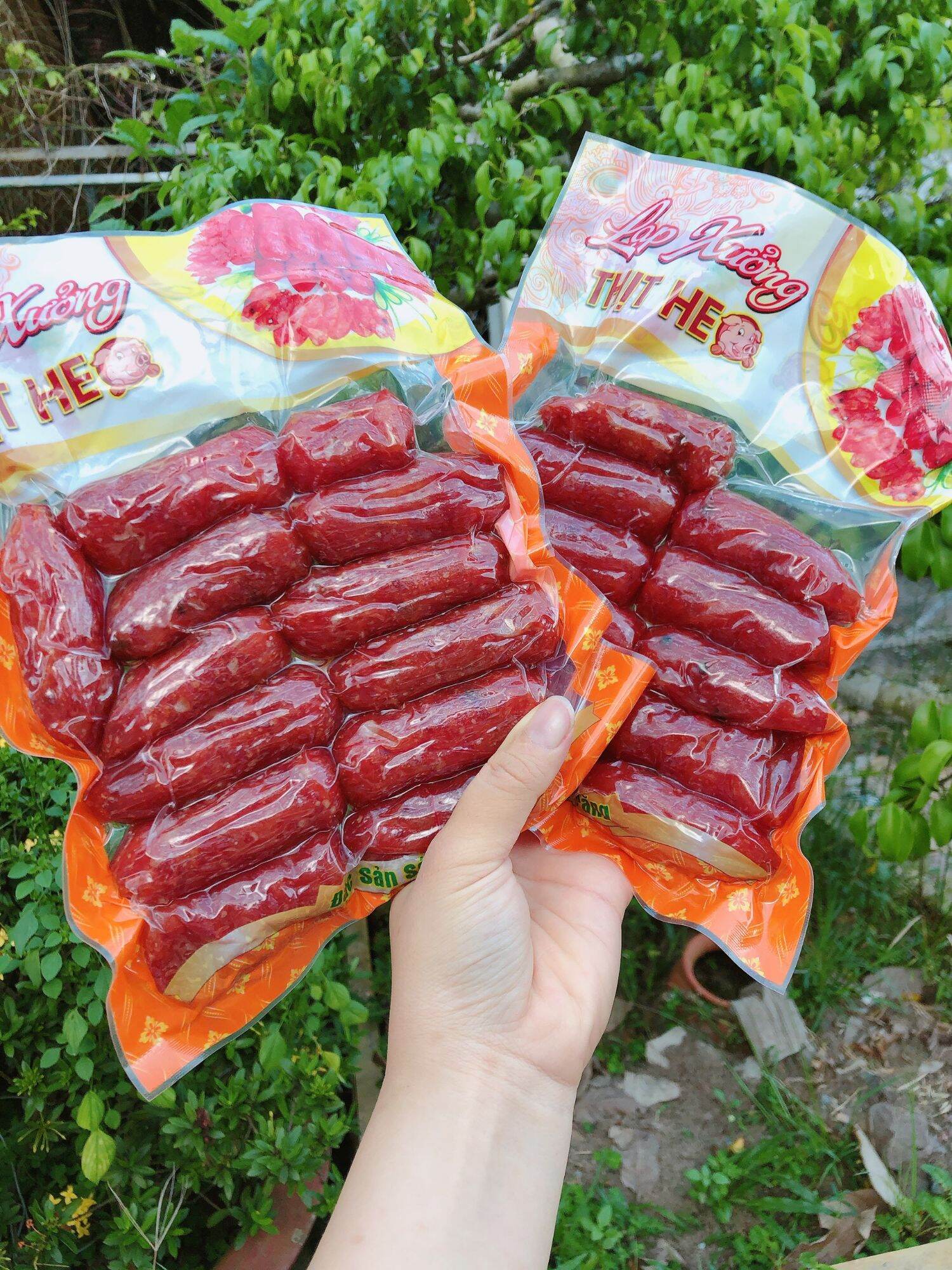 lạp xưởng heo. lạp xưởng tôm
