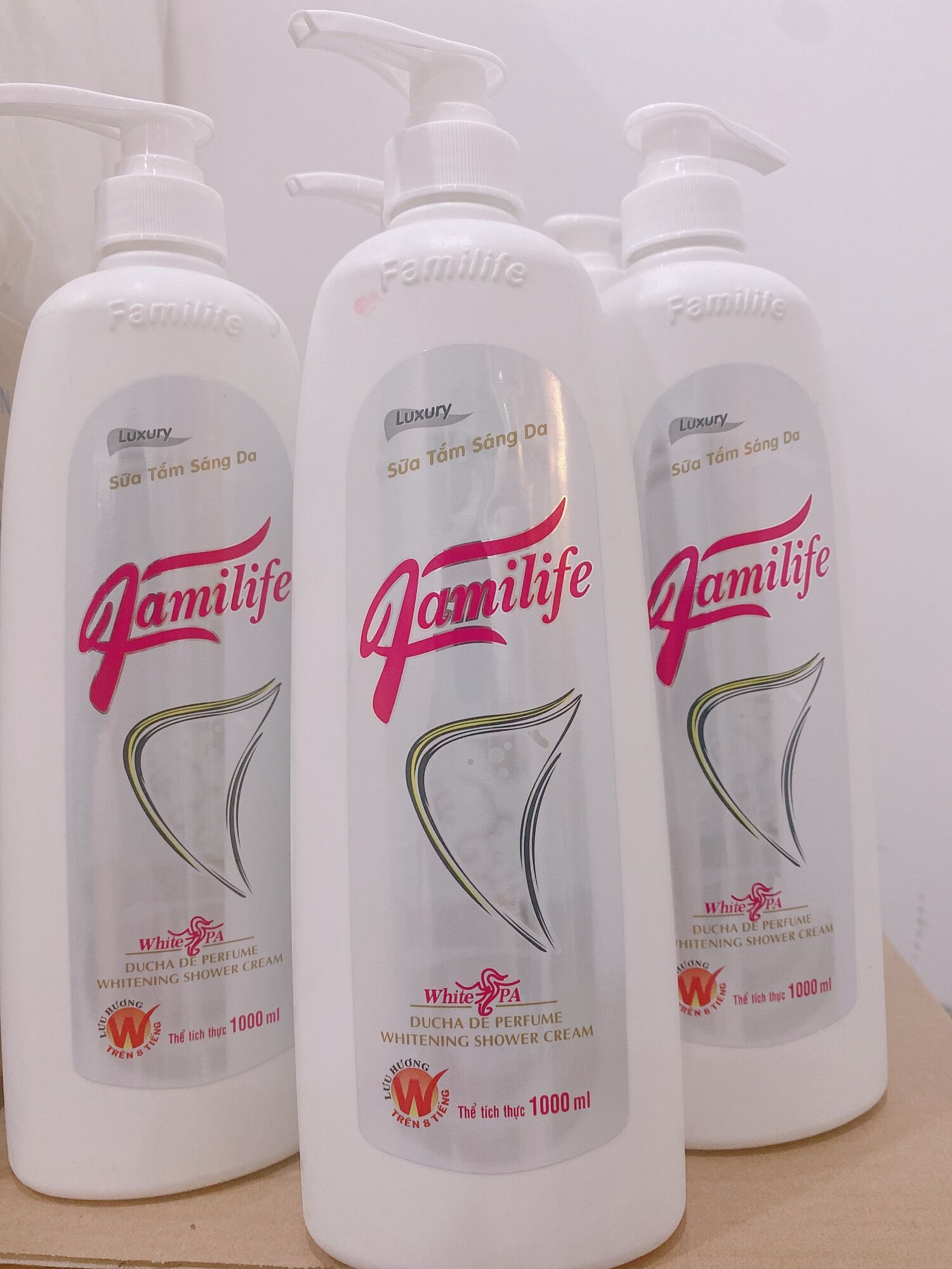 (Combo 2 chai) Sữa Tắm Cá Ngựa Familife 1000ml