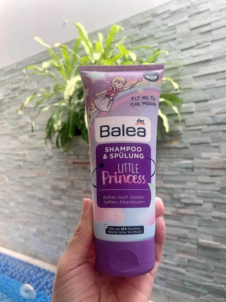 Dầu gội xả 2in1 balea little princess, 200ml- dành cho bé gái 3 tuổi trở lên.
📍 giá: 130.000 đồng 
☘ dầu gội xả 2in1 balea princess