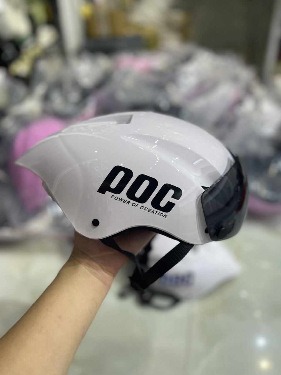 mũ bảo hiểm POC đuôi nhọn giá sỉ ( Nón trơn lên tem P.O.C)
