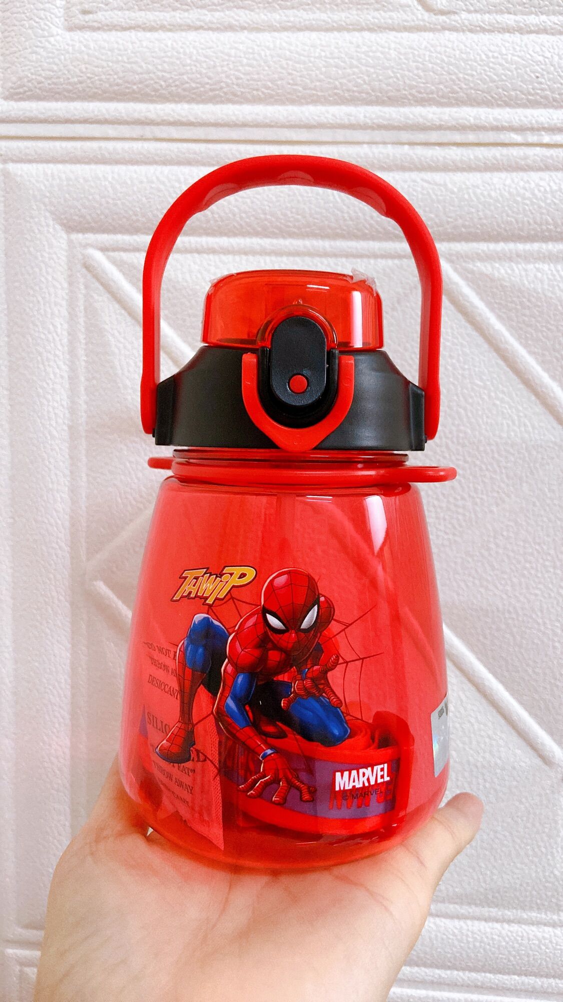 BÌNH NƯỚC SIÊU NHÂN NHỆN , CAPTIAN 650ml CÓ ỐNG HÚT