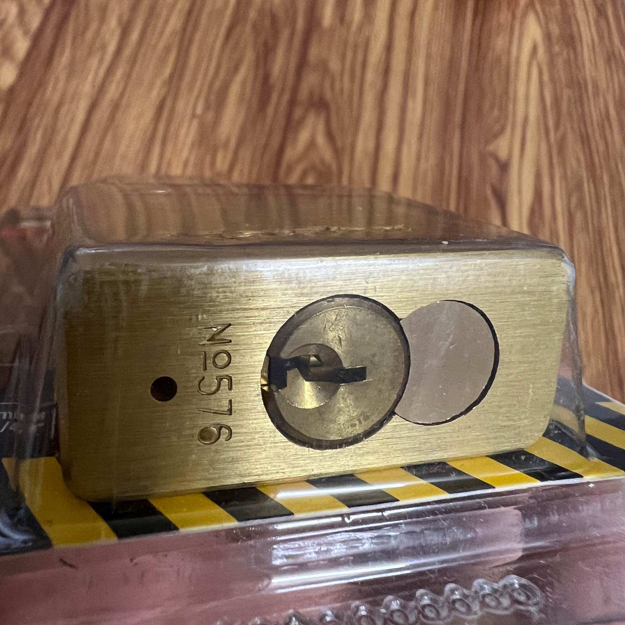 Ổ khóa Master Lock 576 DLHPF thân đồng - MITISHOP