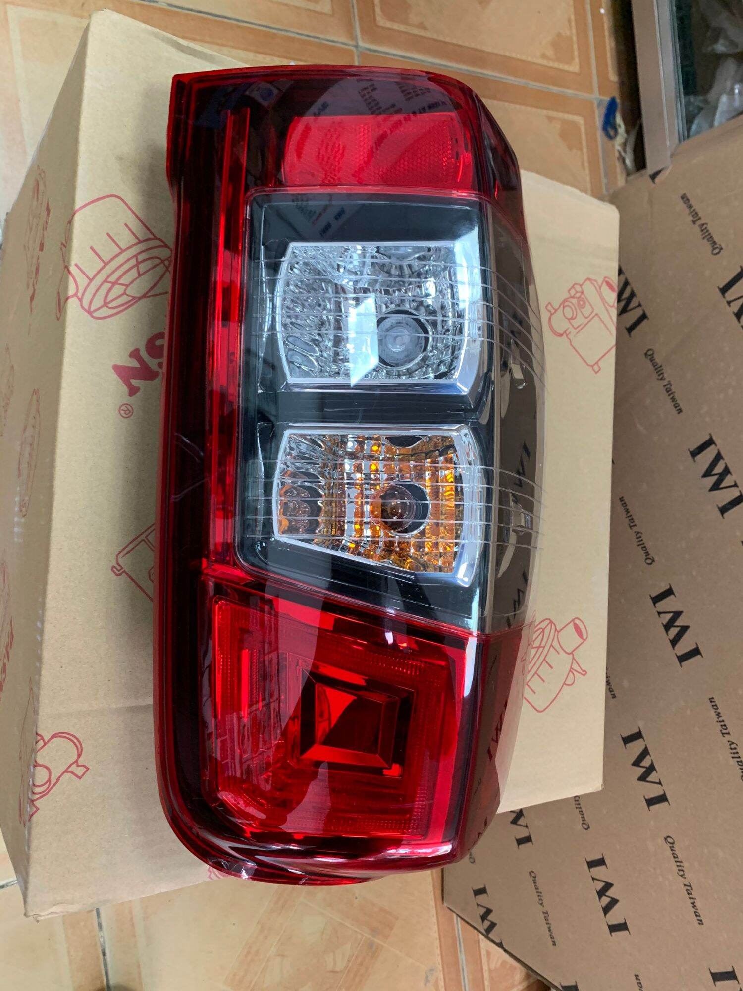 đèn hậu triton 2020 ko led