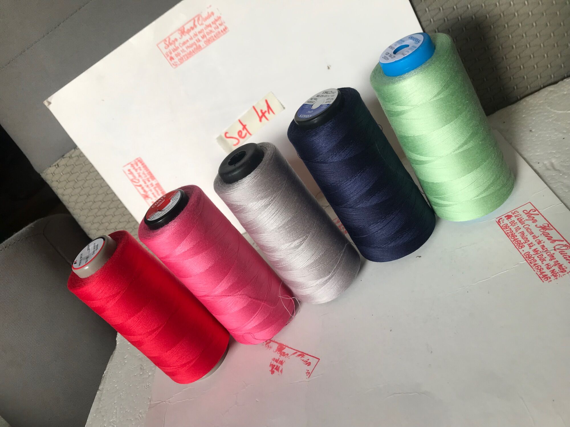 Set 5 cuộn chỉ may mỗi cuộn dài 2500m