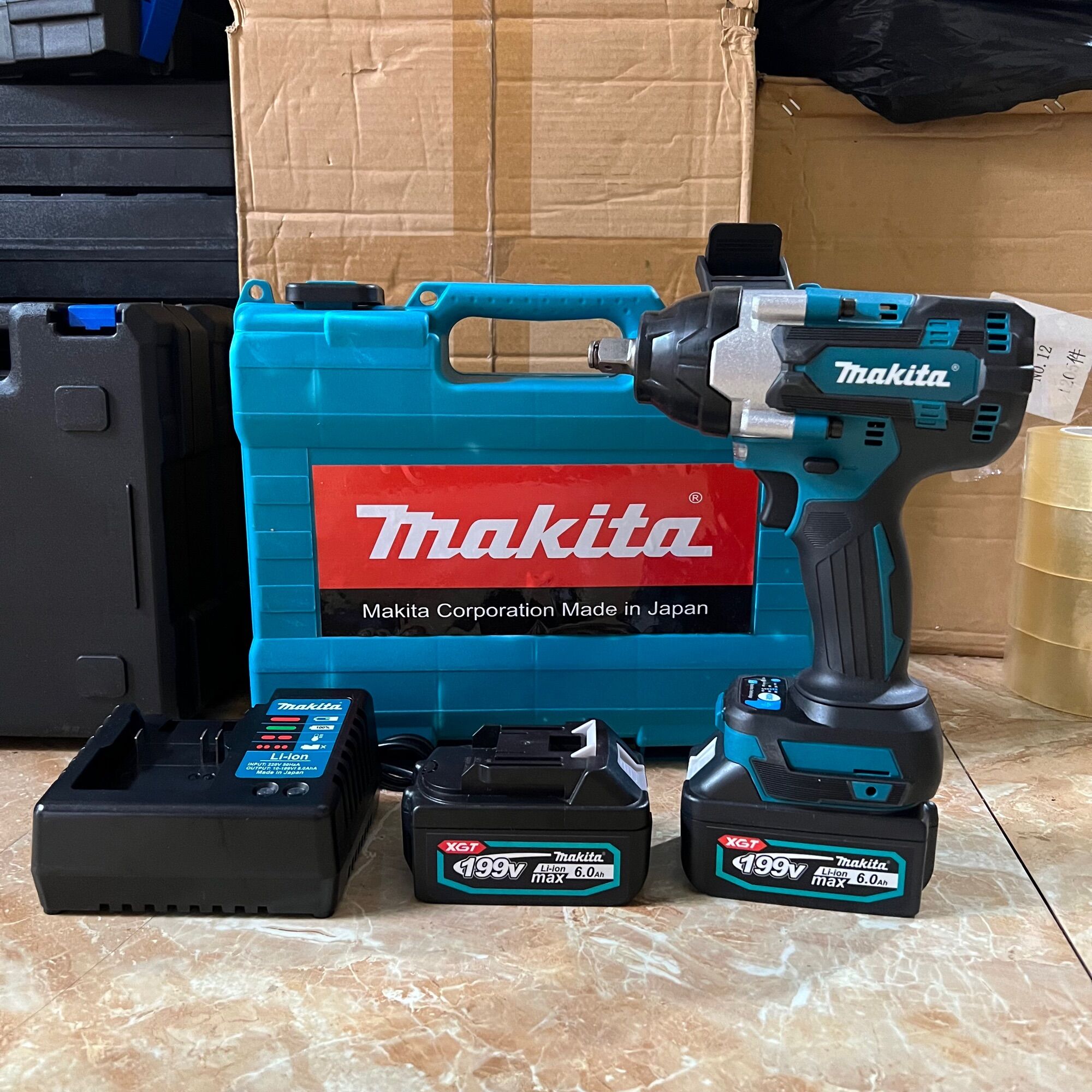 Máy siết bulong Makita dùng pin Lực siết 900Nm Chuyên dùng siết ốc bulong xe máy ô tô