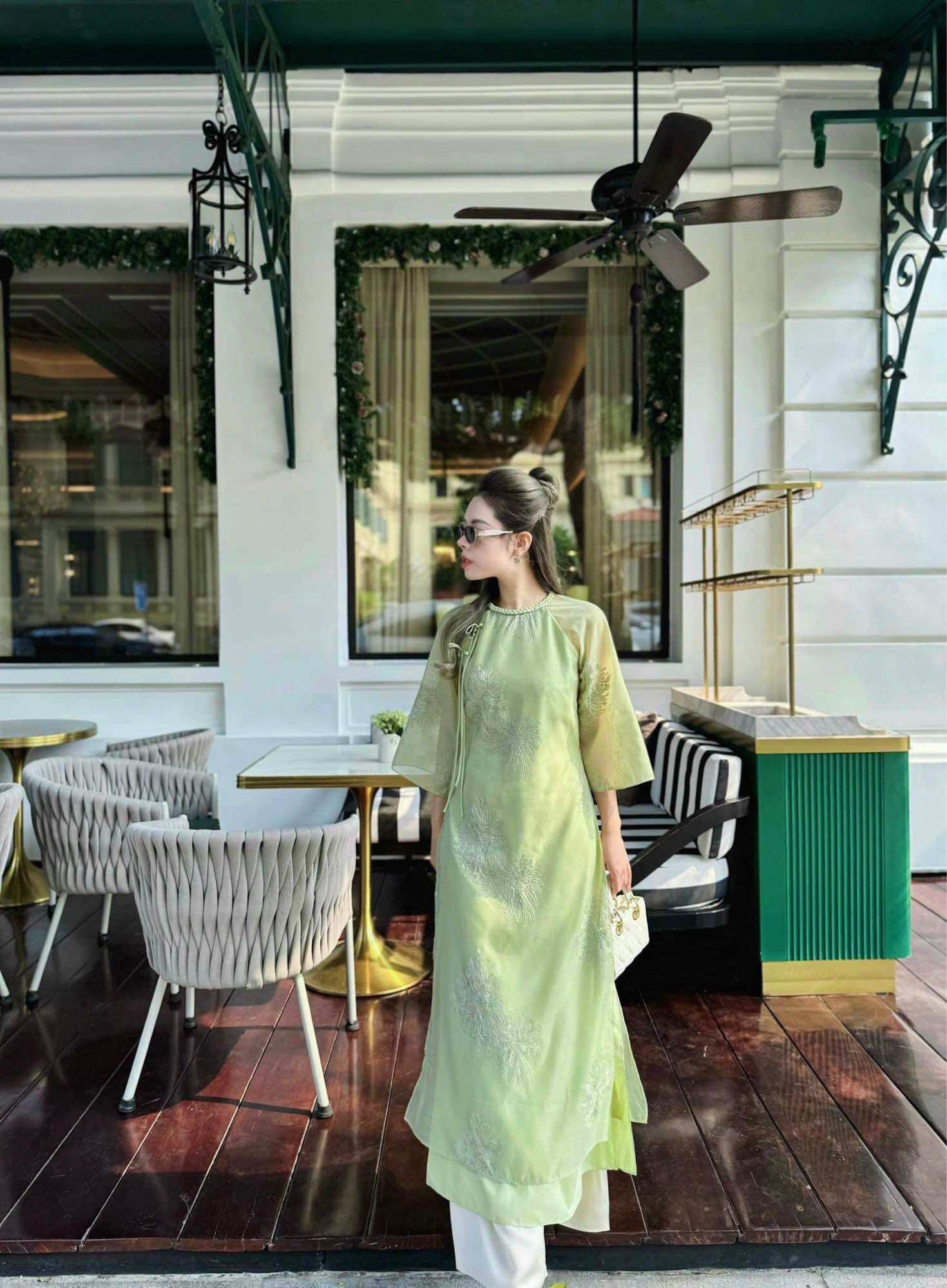 Áo Dài Dáng Suông Cách Tân Thi Thư Cổ Tròn