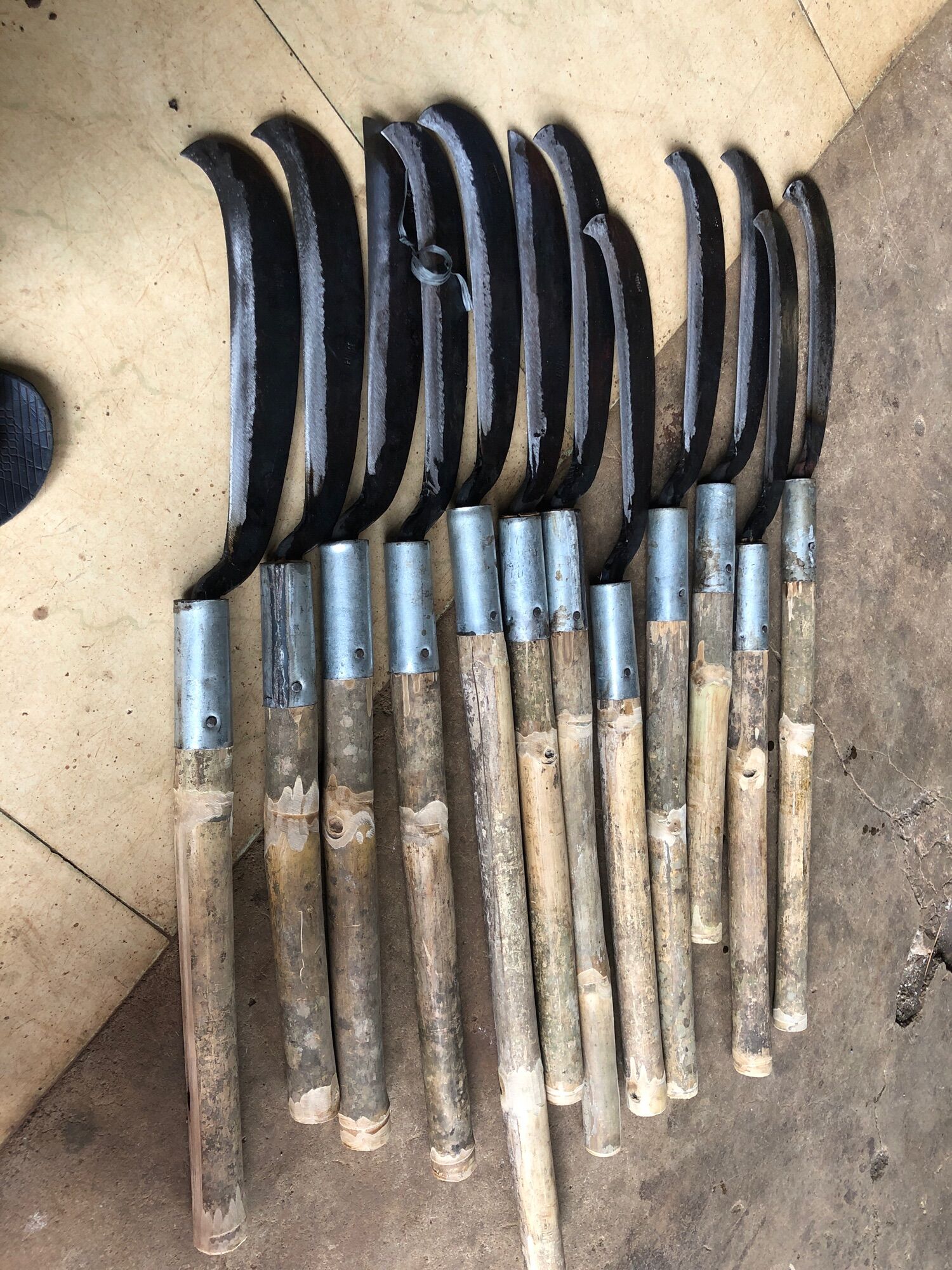 Dao rửa chặt nhíp xe