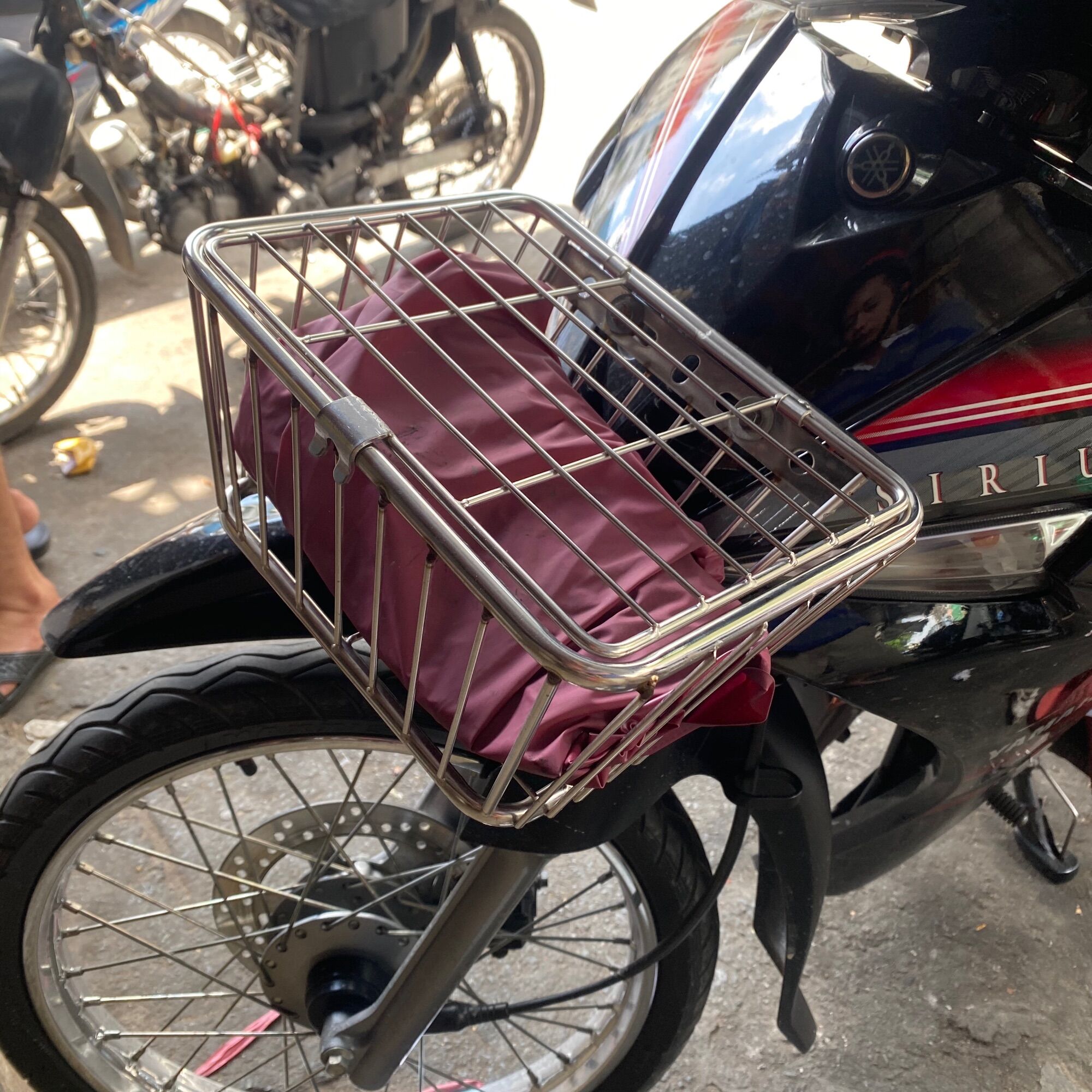 rổ inox gắn xe máy size 26x20x13cm