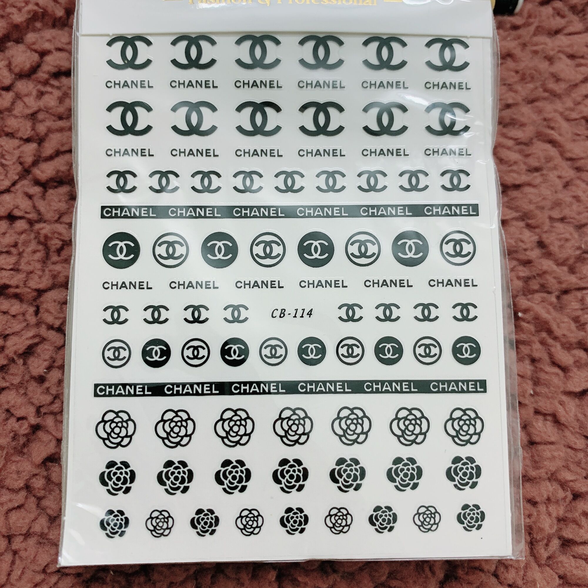 Sticker CC hoa hồng đen trắng
