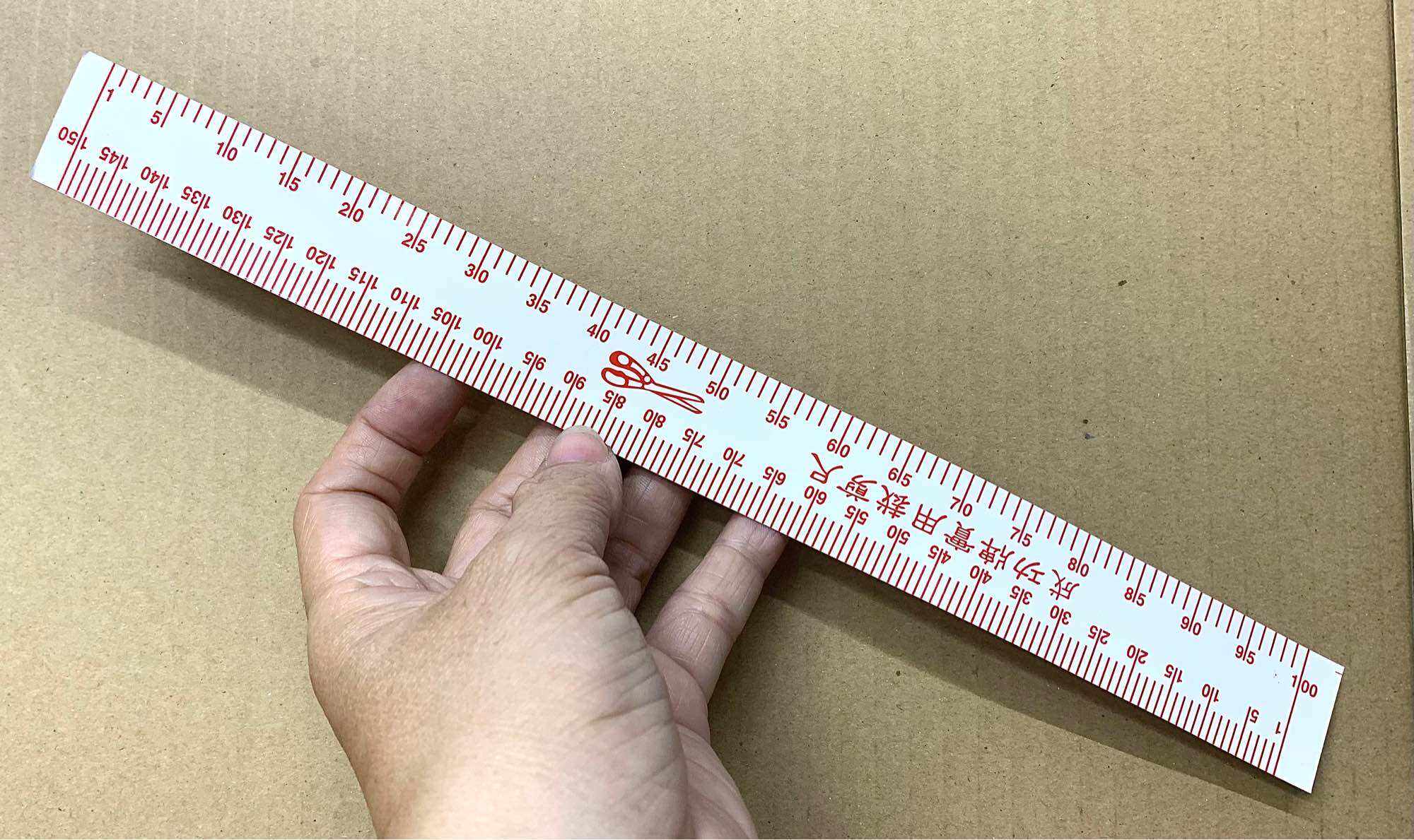 Thước giấy đo tỷ lệ.