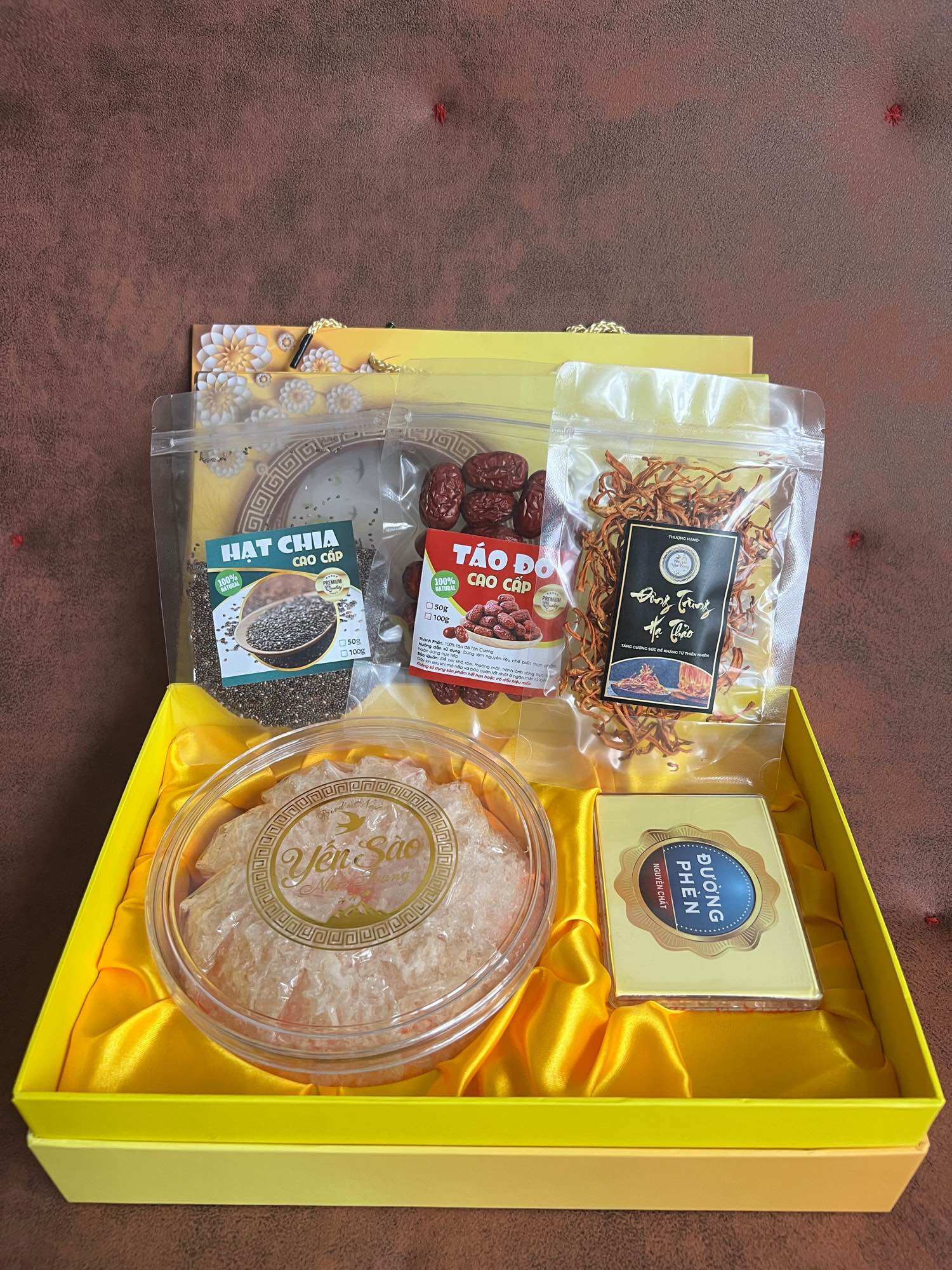 Tổ yến xơ mướp phủ chân yến