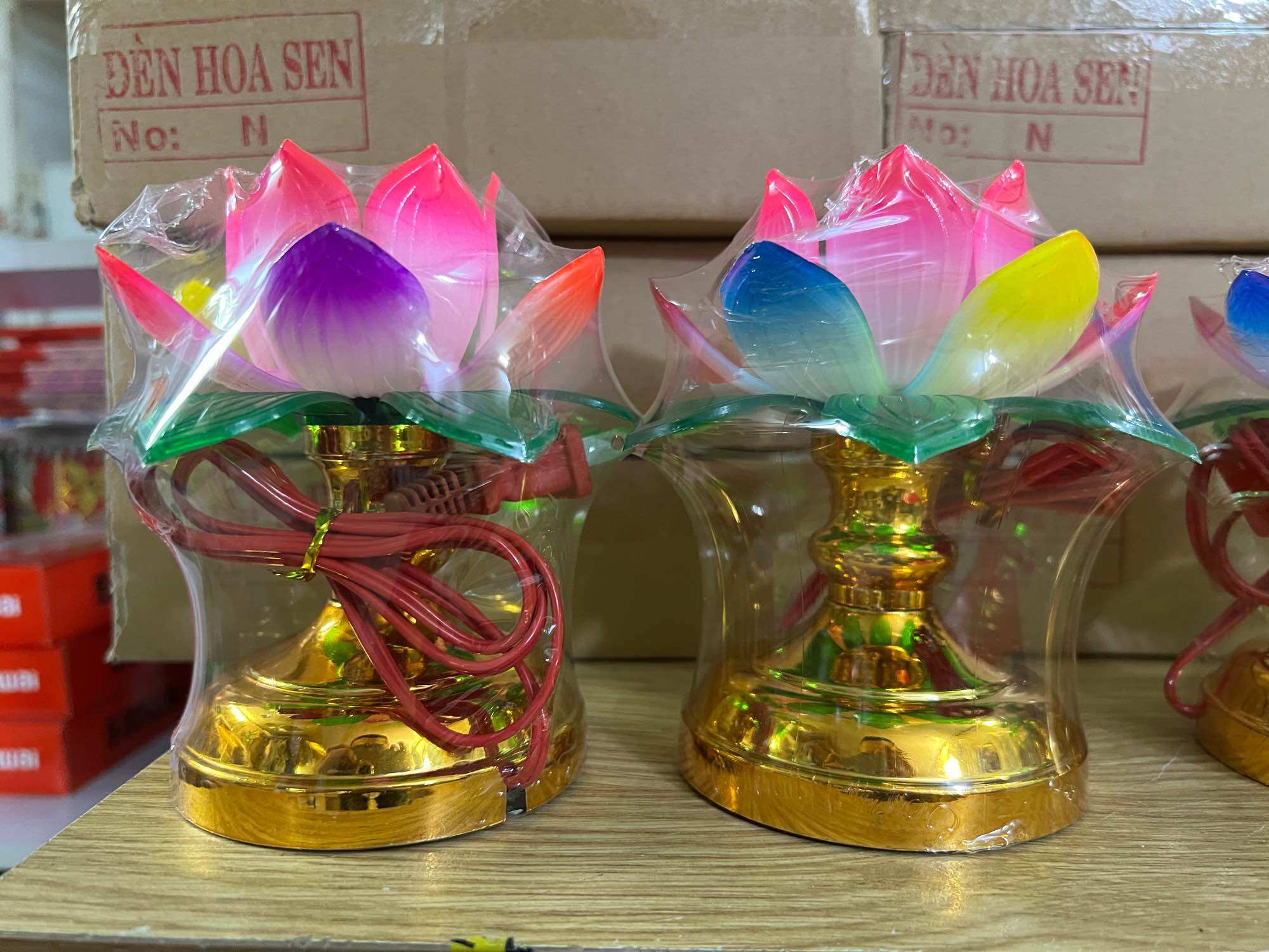 Đèn thờ cúng HOA SEN dùng bóng trái ớt