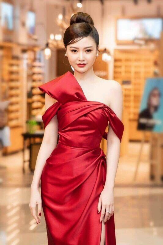 Đầm dạ hội xẻ tà xếp ly eo cao cấp