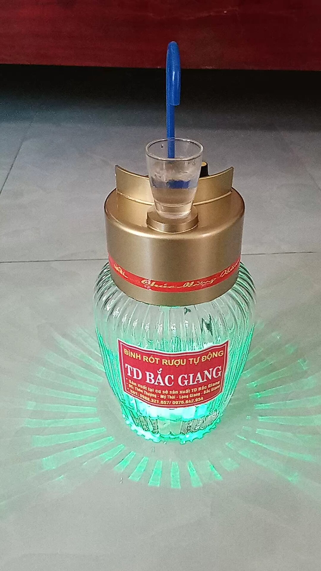 Máy rót rượu tự động