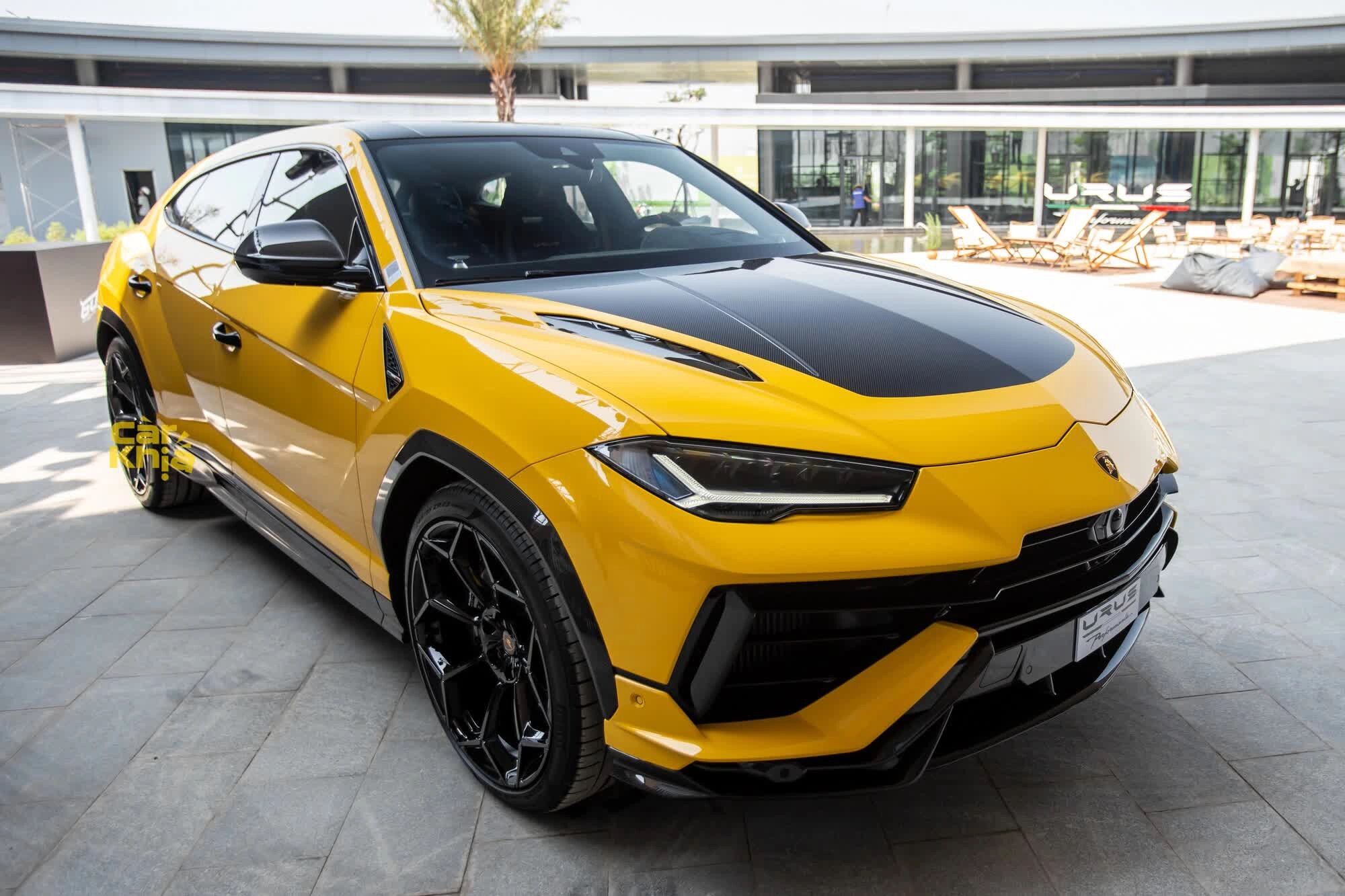 Xe Mô Hình Hot Wheels tỉ lệ 1:64 "17 Lamborghini Urus" (Yellow/ Vàng) (Model 2017)