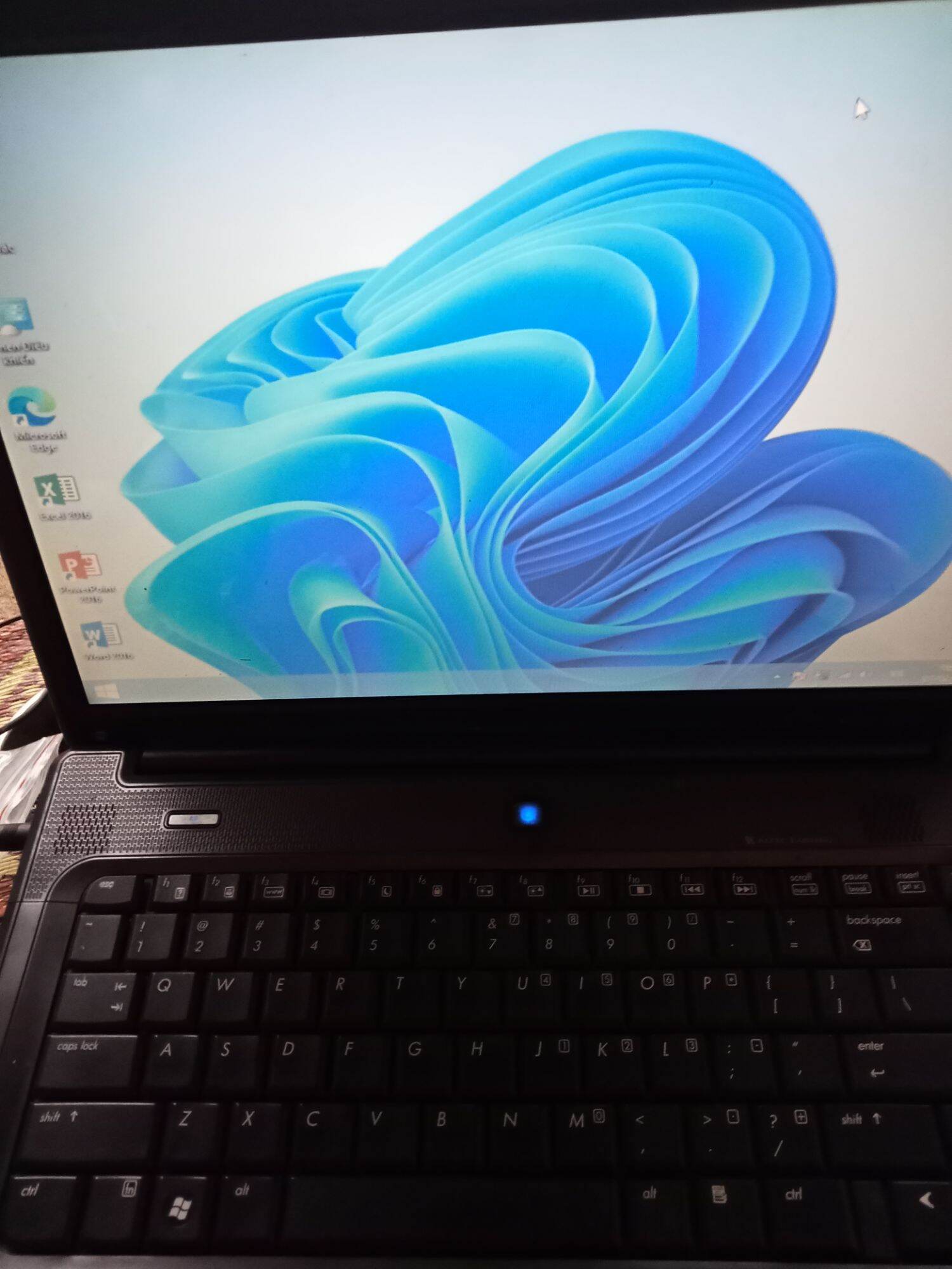 Laptop giá rẻ. Laptop HP Compaq c700