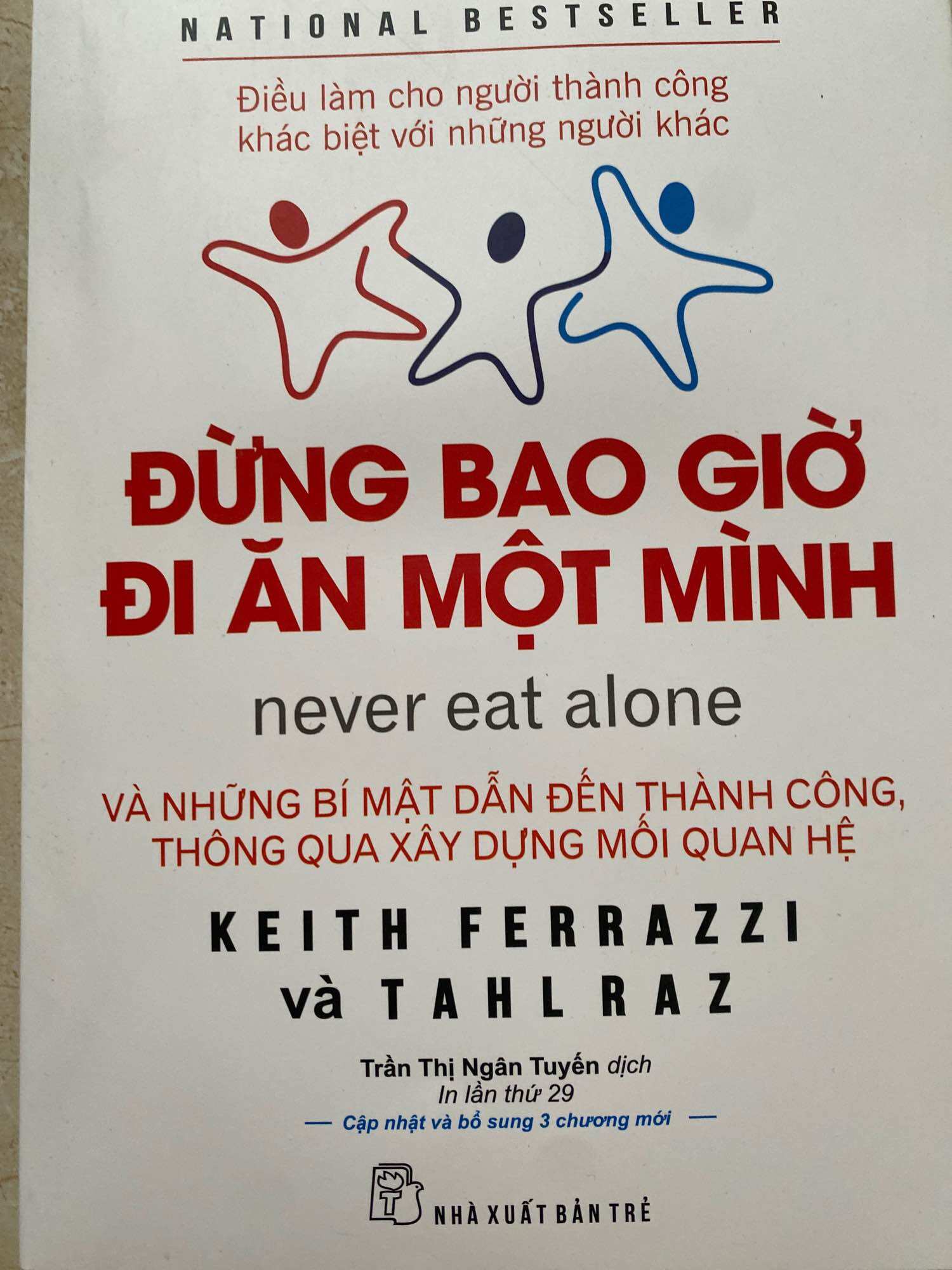 Sách đừng bao giờ đi ăn một mình