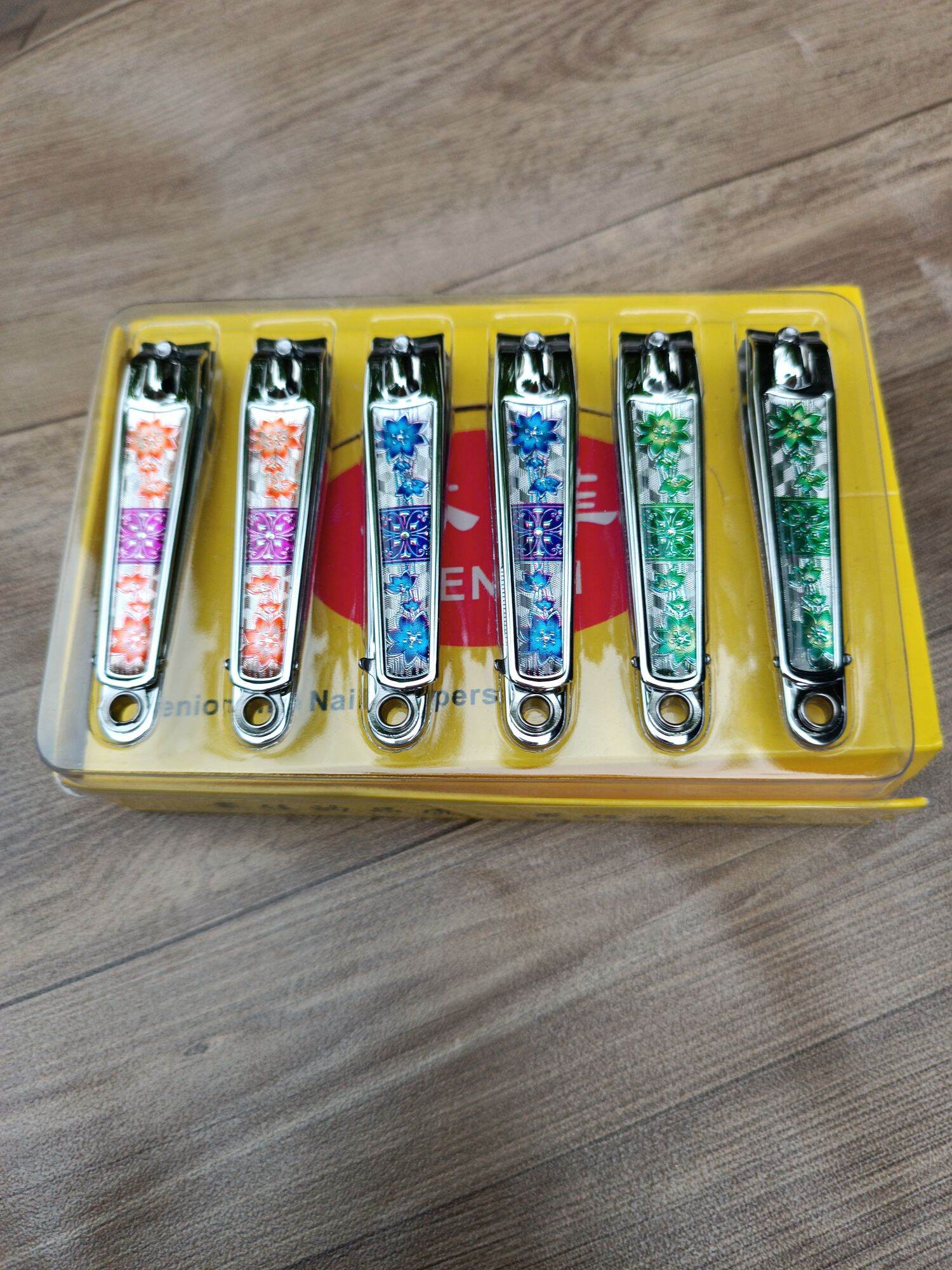 Bấm móng tay móng chân đa năng ( hộp 12 cái)