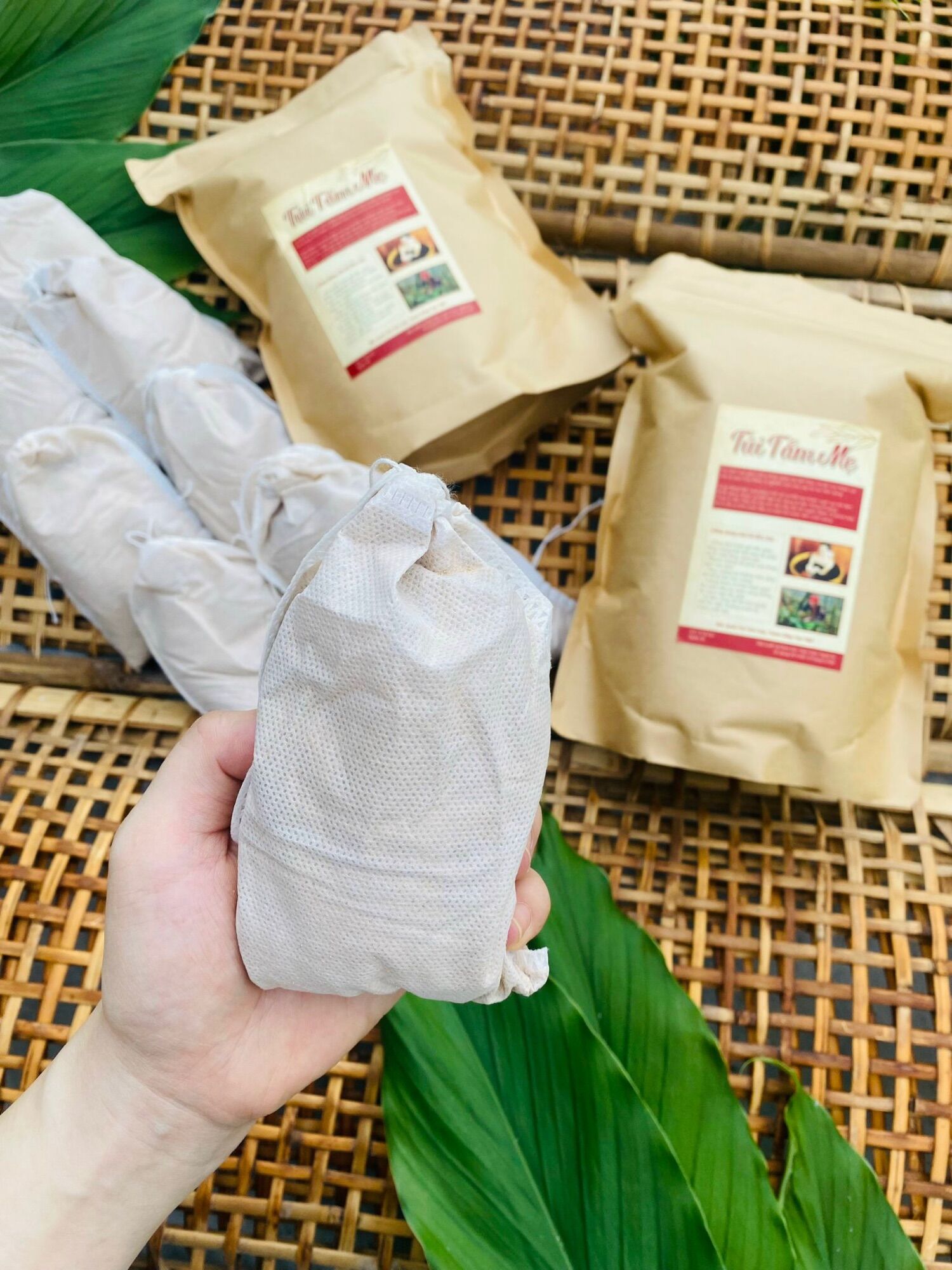 Lá tắm sau sinh người Dao đỏ cho mẹ  (dạng túi lọc)