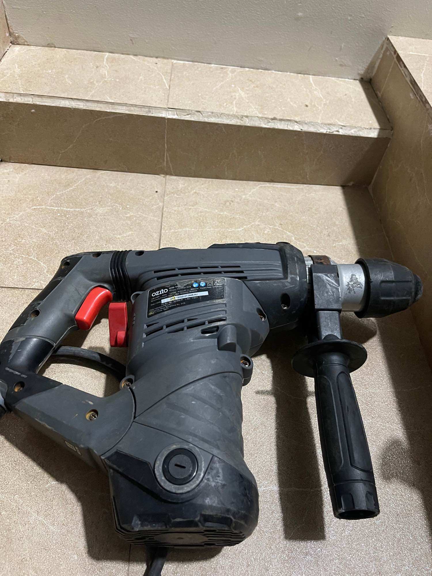 Khoan đụt ozito 1600w
