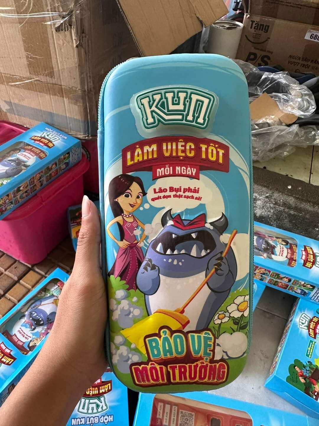 HỘP ĐỰNG BÚT KUN  ( NGẨU NHIÊN)