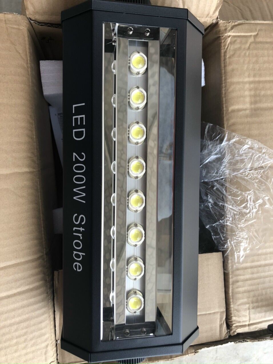 Đèn chớp nét 200w
